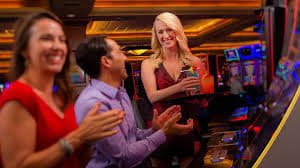 Người dùng Việt Nam theo dõi bàn blackjack live b29 trên điện thoại